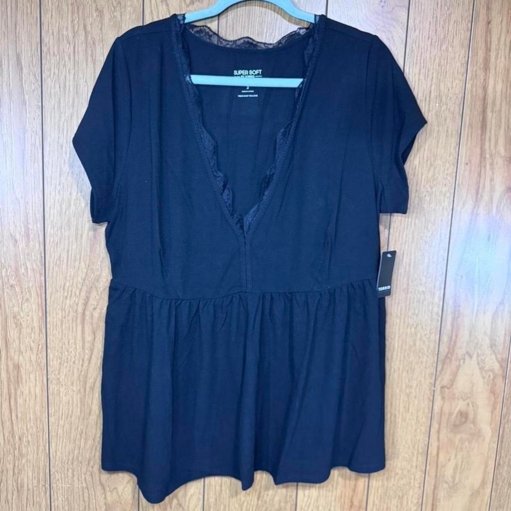Torrid soft black babydoll vneck top with lace trim,‎ Size 2- 2X NWT